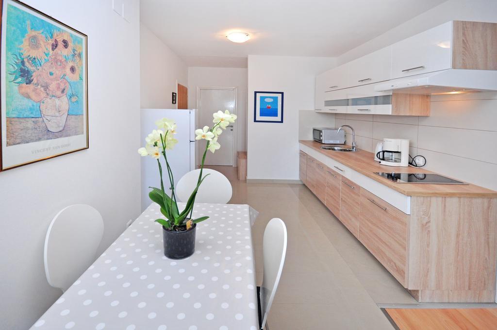 Apartments Zorka Leko Omis Phòng bức ảnh